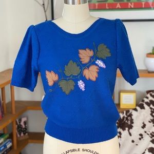 Vintage vineyard-inspired short sleeve sweater, M
